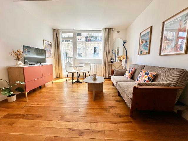 Fully renovated 1 BR apartment Latin Quarter / Mouffetard, Paris Amsterdam Apartments for Rent