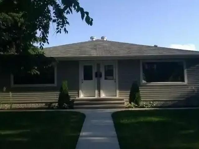 Fully Renovated 2 Bedroom Main Floor — 2 Bedrooms Main Floor
