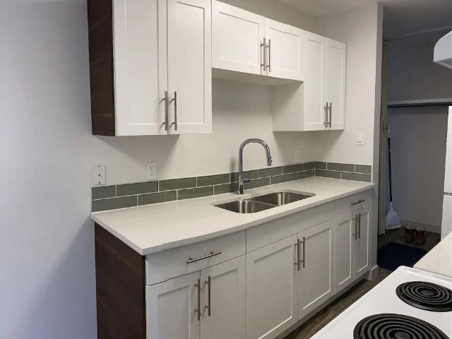 Fully renovated 2 bedroom Condo in Westmount. — 2 Bedrooms Condo Unit