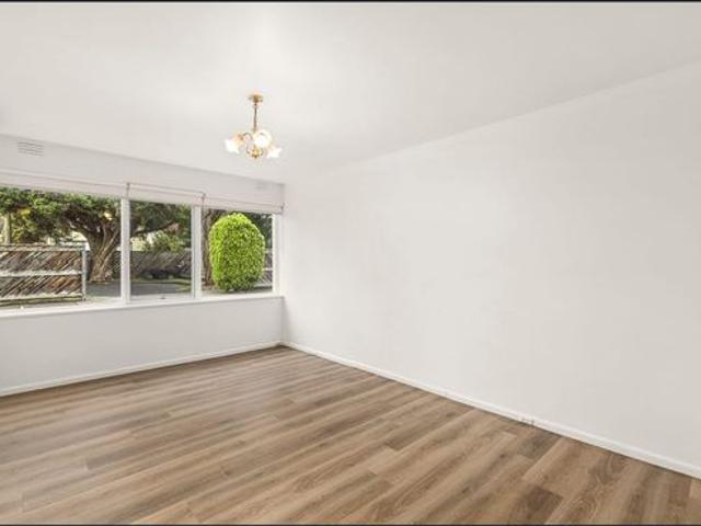 Fully renovated 2 bedroom ground floor apartment!