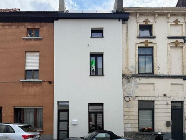 Fully renovated 2 bedroom house to let in Ghent