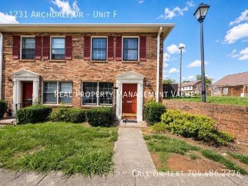 Fully renovated 2 bedroom in the heart of Charlotte with private backyard patio