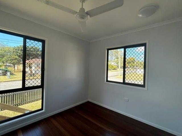 FULLY RENOVATED 2 BEDROOM UNIT IN WEST GLADSTONE!