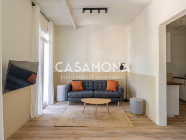 Fully renovated 2 bedroom 2 bathroom flat in Poblenou with a balcony