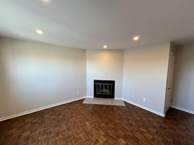 Fully Renovated 4½ Apartment Available A louer • For Rent