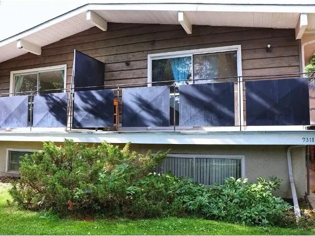 Fully Renovated 4 Bedroom Half Duplex | 2 Living Areas | Near Mill Creek Ravine — 4 Bedrooms Duplex