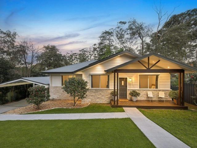 Fully renovated cottage with exceptional indoor outdoor living