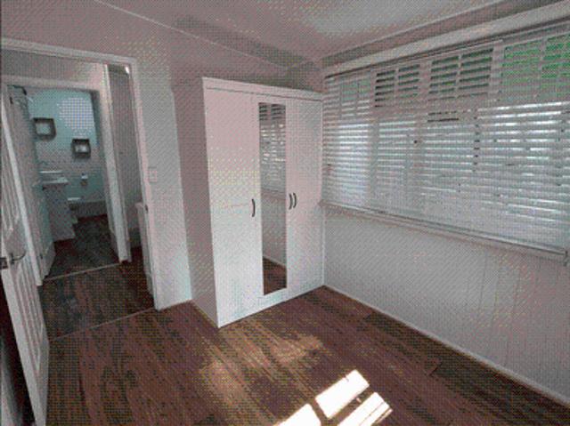 Fully renovated cottage in central town location