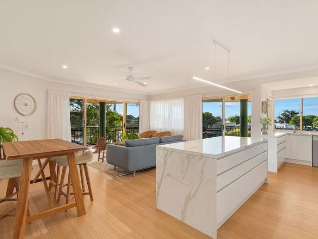 Fully renovated coastal townhouse opposite the beach