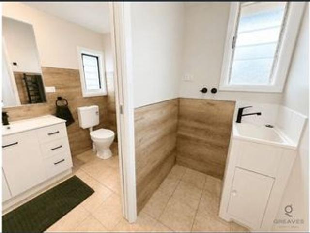 Fully renovated Coastal Cottage Living Just 600m from Elliott Heads Beach
