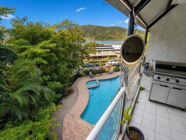 Fully Renovated Coastal Retreat with Port of Airlie Views & Stylish Furniture Package