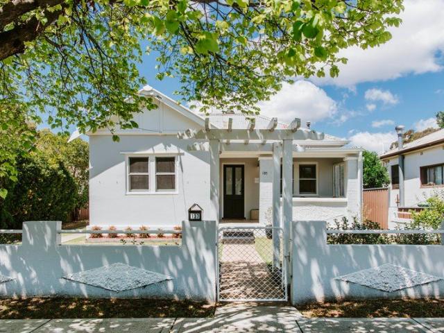 Fully Renovated Central Bungalow