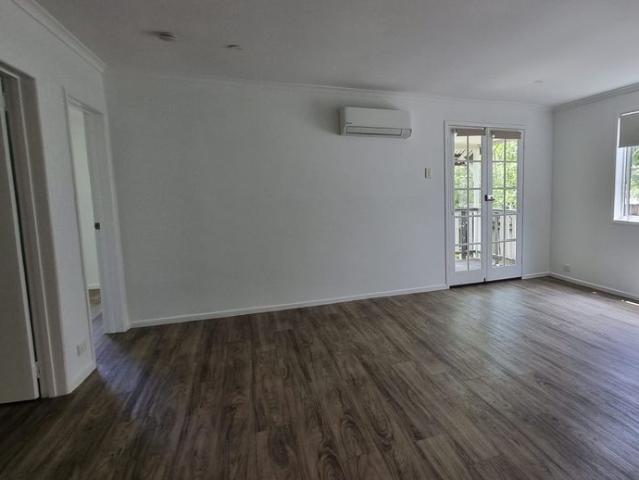 Fully Renovated Charming little home Walk to the waterfront