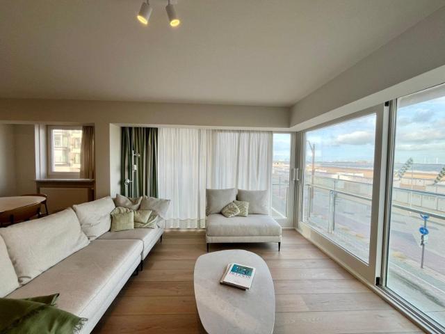 Fully renovated and furnished apartment with a direct oce.