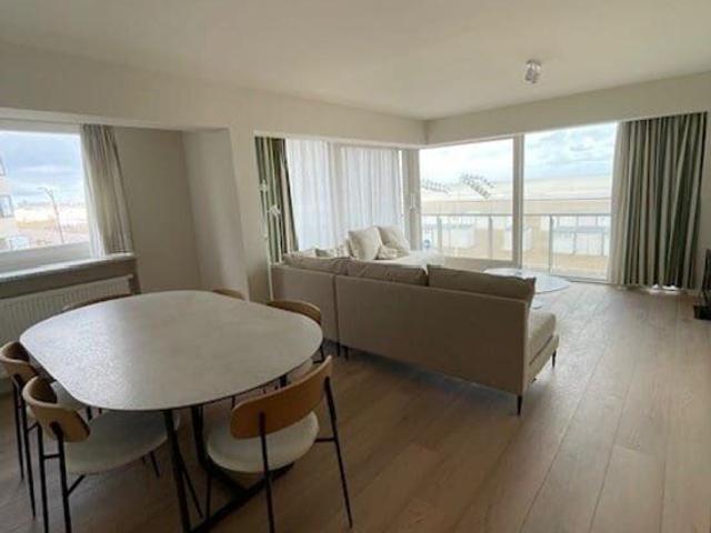 Fully renovated and furnished apartment with a direct oce.