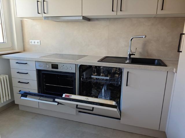 Fully Renovated Apartment Full Kitchen