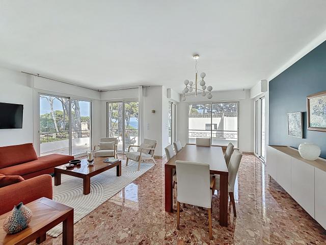 Fully Renovated apartment in a Villa Prestigious Cap d’Antibes sea view