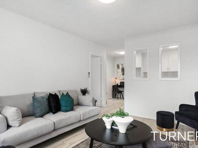 Fully renovated apartment in fabulous Norwood!