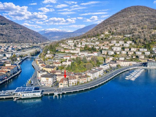 Fully renovated apartment with lake view in the center of Ponte Tresa