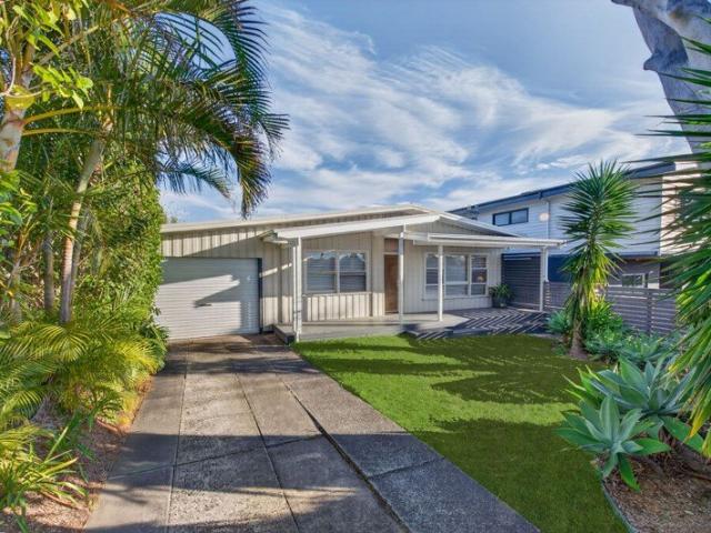 Beach House & Stunning Self Contained Flat Dual Income/Dual Family