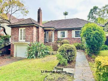 Fully Renovated Brick House with Convenience