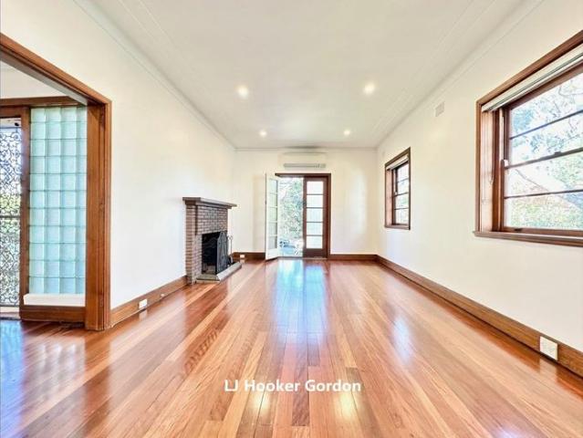 Fully Renovated Brick House with Convenience