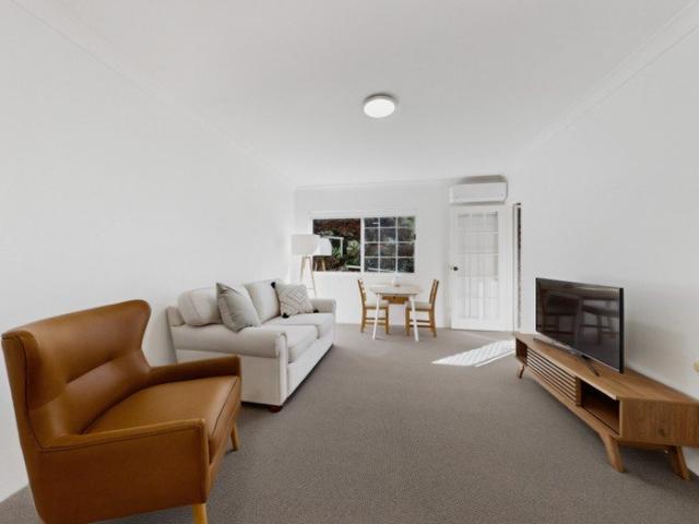 Fully Renovated Ground Floor Serviced Apartment Sunny North Facing Balcony