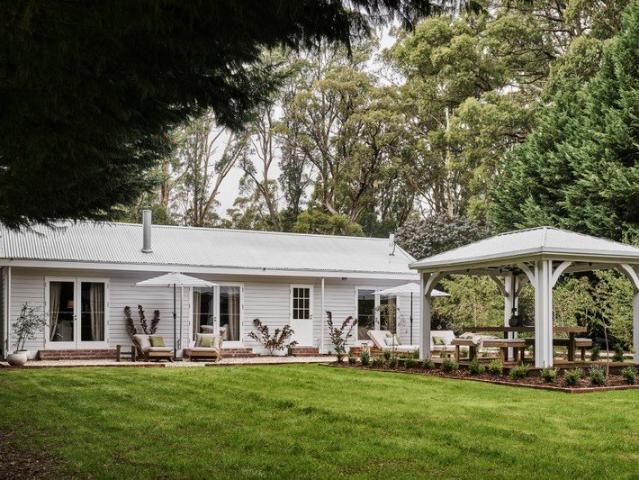 Fully Renovated Designer Country Retreat