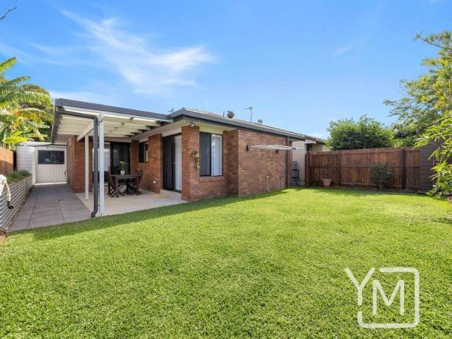 Fully Renovated Duplex Low Maintenance Walk to Pumicestone Passage