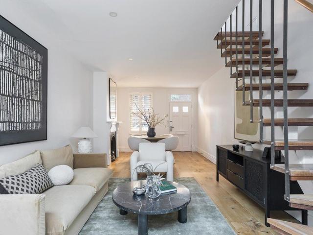 Fully Renovated End Terrace in an Enviable Cosmopolitan Locale