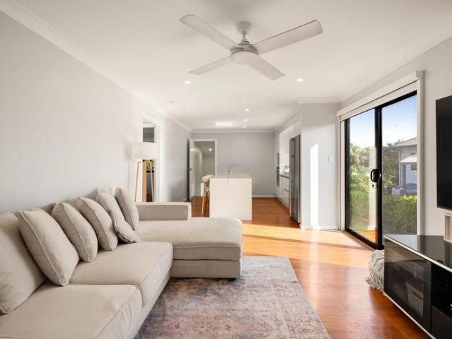Fully Renovated Family Oasis with Huge Backyard | 5Mins to Westfield Mt Gravatt