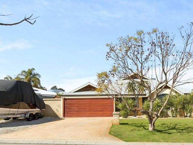 Fully Renovated Family Entertainer with Pool, Side Access & Caravan Parking