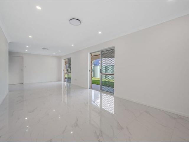 Fully Renovated Family Entertainer with Resort Style Pool