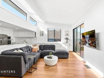 Fully Renovated Family Haven with Parkside Position