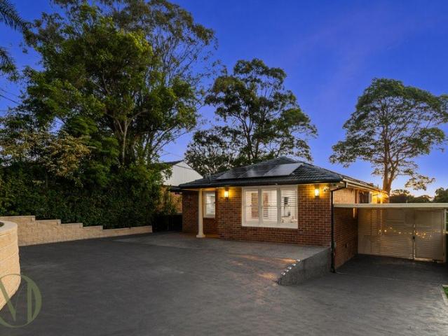 FULLY RENOVATED FAMILY HAVEN WITH VIEWS OVERLOOKING THE BLUE MOUNTAINS!