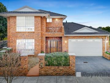 FULLY RENOVATED FAMILY HOME IN CENTRAL LOCATION!