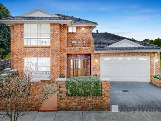 FULLY RENOVATED FAMILY HOME IN CENTRAL LOCATION!