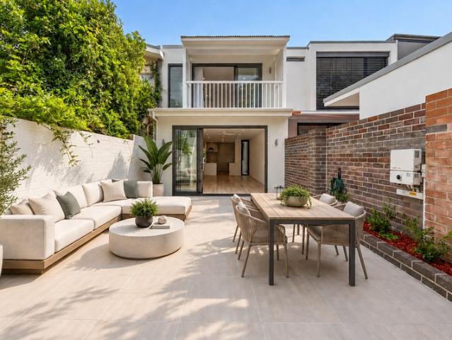 FULLY RENOVATED FAMILY HOME IN A COVETED WOOLLAHRA SETTING