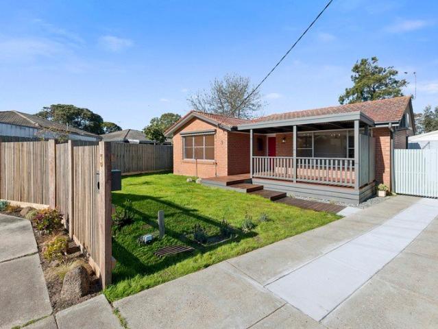 Under Application Fully Renovated Family Home in a Quiet Court Location