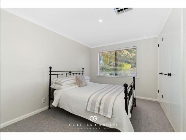 FULLY RENOVATED FAMILY HOME IN RIVERSIDE LOCATION