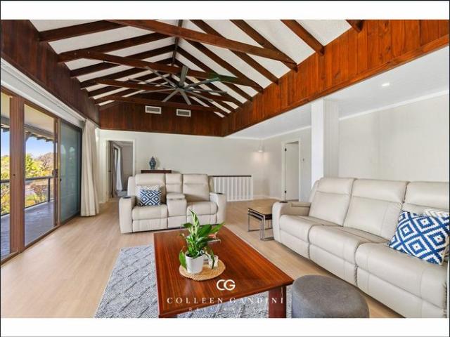 FULLY RENOVATED FAMILY HOME IN RIVERSIDE LOCATION