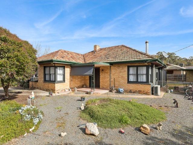 FULLY RENOVATED FAMILY HOME MOVE STRAIGHT IN!