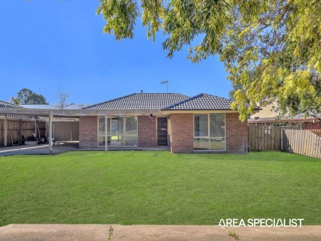Fully Renovated Family Living with a Huge Backyard in Pakenham
