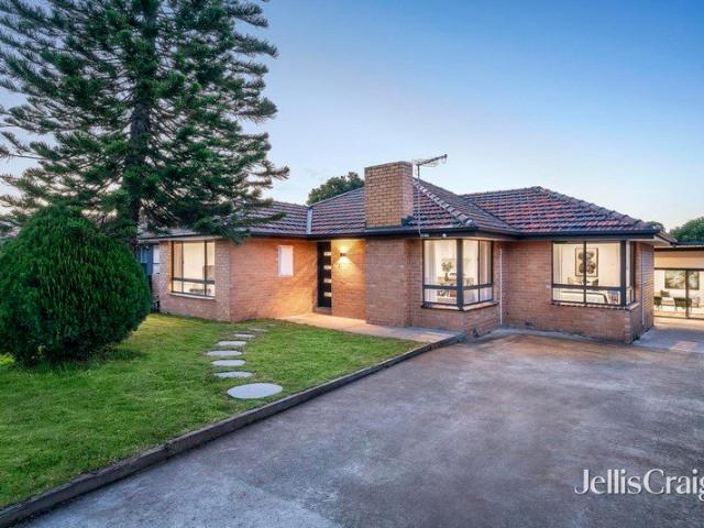 Fully Renovated Family Living with Versatile Studio Retreat