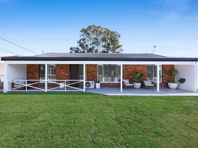 Fully Transformed Mudgeeraba Family Living on a Generous 787m² Block, Walking Distance to School
