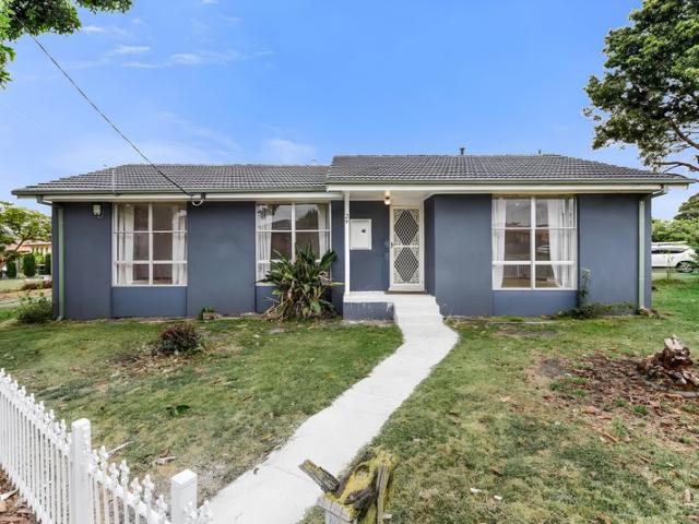 Fully Renovated Family Living Ready for You to Move Straight In