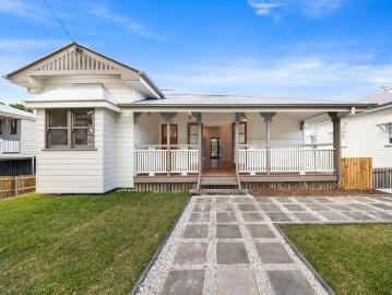 FULLY RENOVATED HOME TO IMPRESS DUAL LIVING SPACE / 5 AIRCONDITION & CEILING FAN / MULTI PURPOSE SPACE
