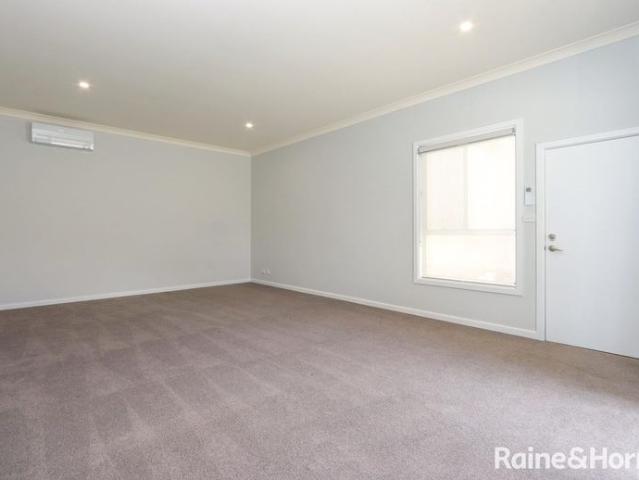 Fully Renovated Home Available 28.10.26