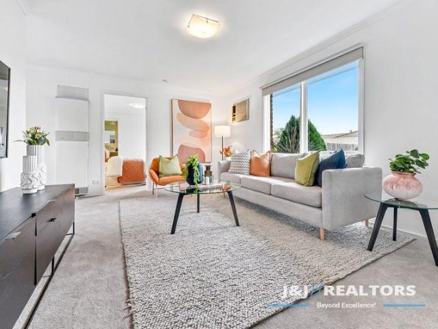Fully Renovated in Court Location