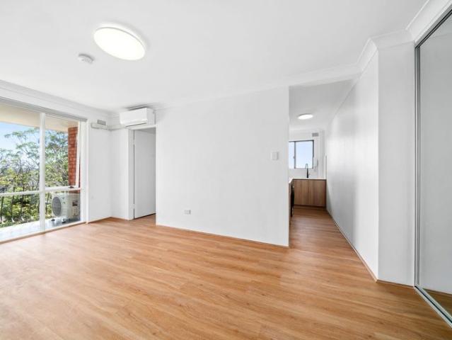 Fully renovated one bedroom Apartment in great location